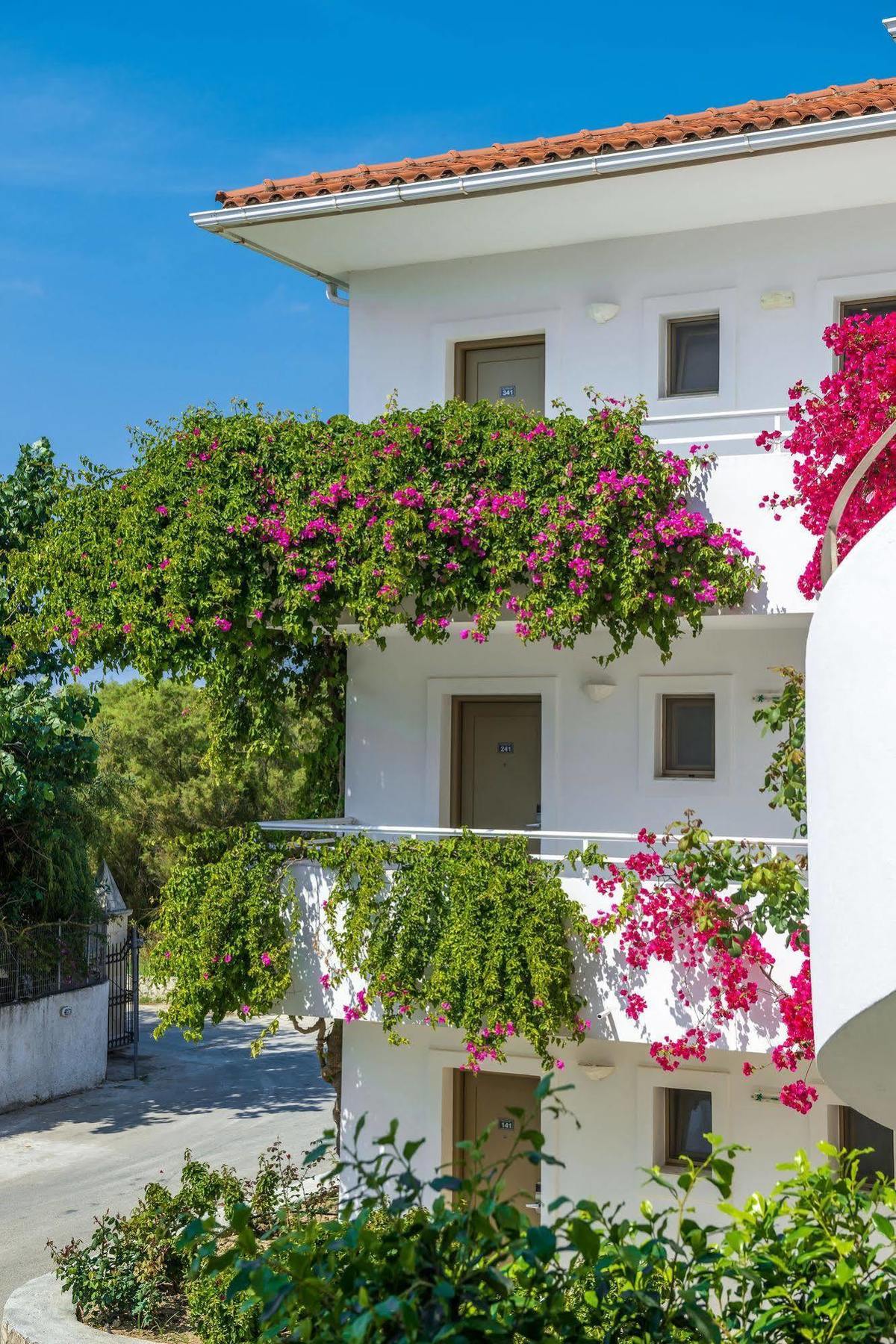 Bitzaro Palace Hotel Kalamaki  Exterior photo